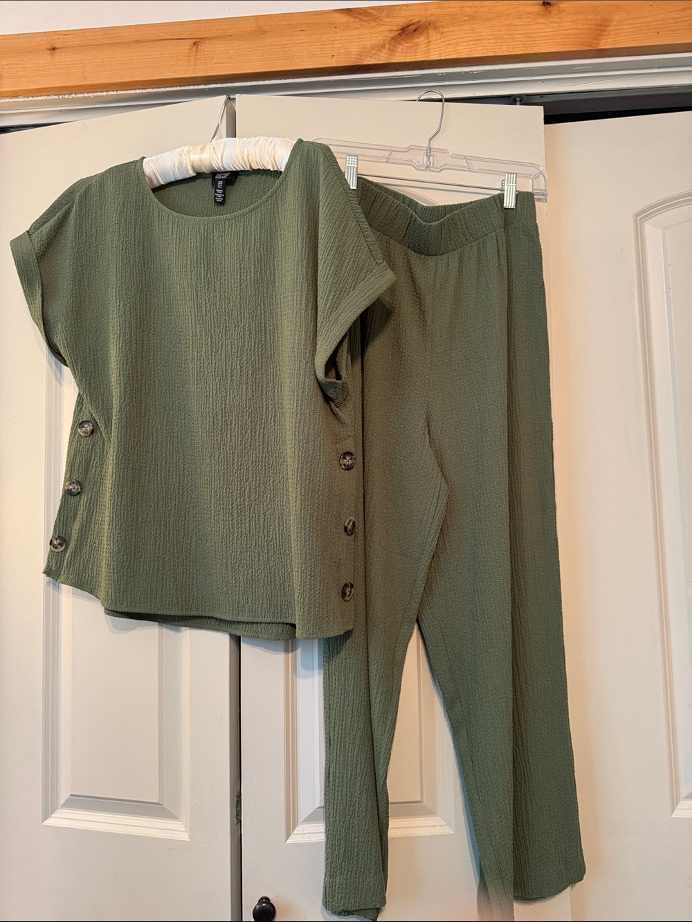 Jones New York Olive Green Two-Piece Top & Straight-Leg Pants Set
